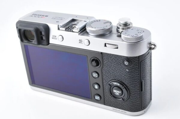 Fujifilm X100F Silver Shutter count 10500 Mint - Image 2