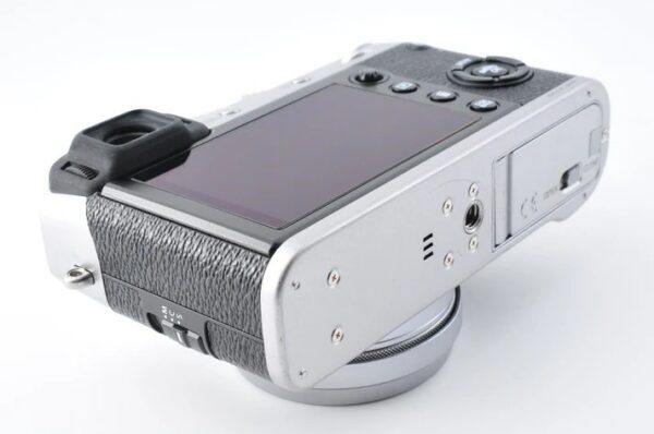 Fujifilm X100F Silver Shutter count 10500 Mint - Image 13