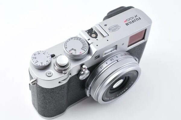 Fujifilm X100F Silver Shutter count 10500 Mint - Image 3