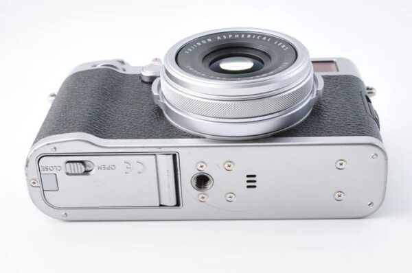 Fujifilm X100F Silver Shutter count 10500 Mint - Image 4