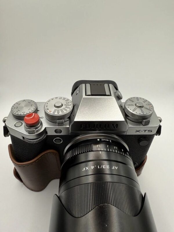 FUJIFILM X-T5 40 Silver W Viltrox 23mm F1.4 - Image 5