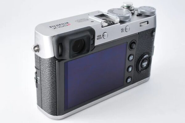 Fujifilm X100F Silver Shutter count 10500 Mint - Image 9